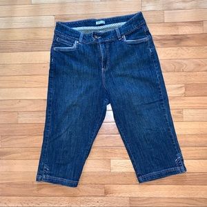 LEE JEANS CAPRIS SIZE 16